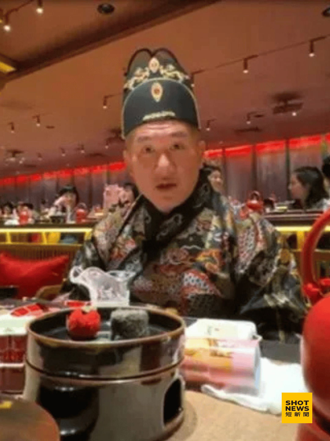 沈志霖揭館長赴中的「背骨仔心理學」現象