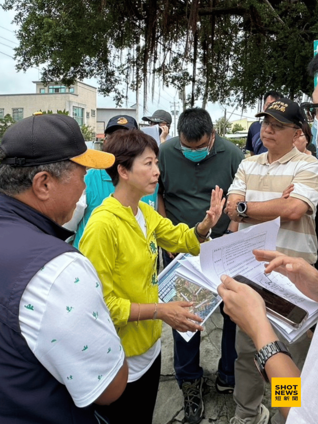 立委陳亭妃會勘災後狀況，爭取經費支援重建。(陳亭妃提供)