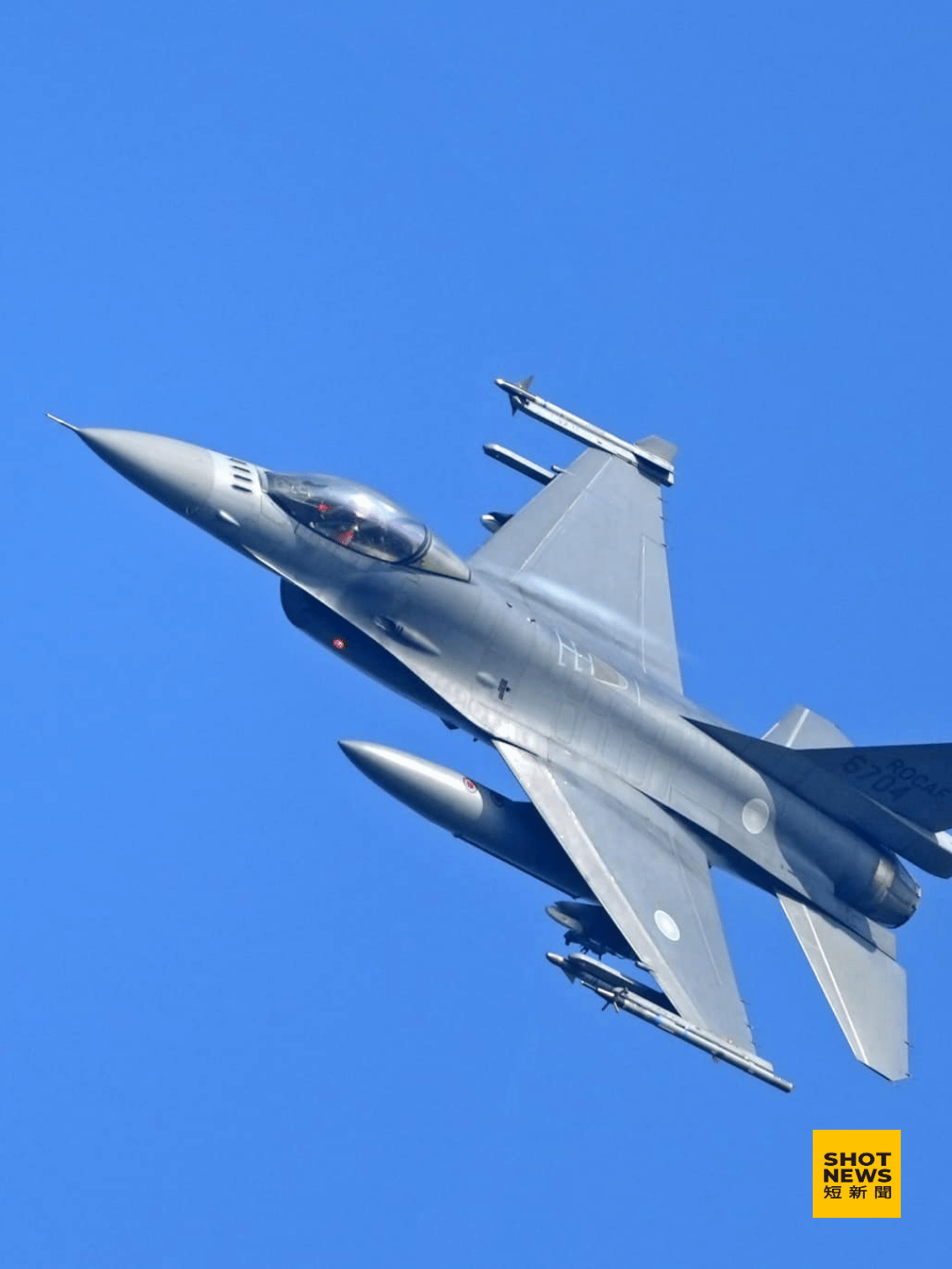 空軍F-16V成功試射AIM-120飛彈