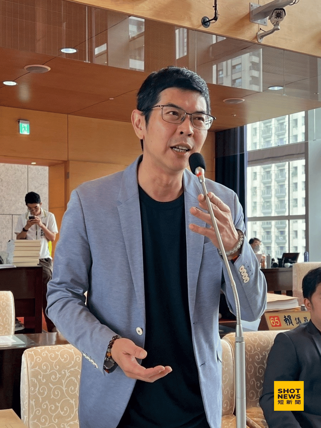 盧秀燕訪美 周永鴻：作秀補學分 買保險