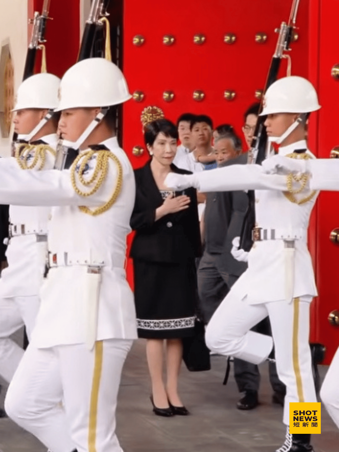 高市早苗訪台參觀忠烈祠 向儀隊致敬現誠意