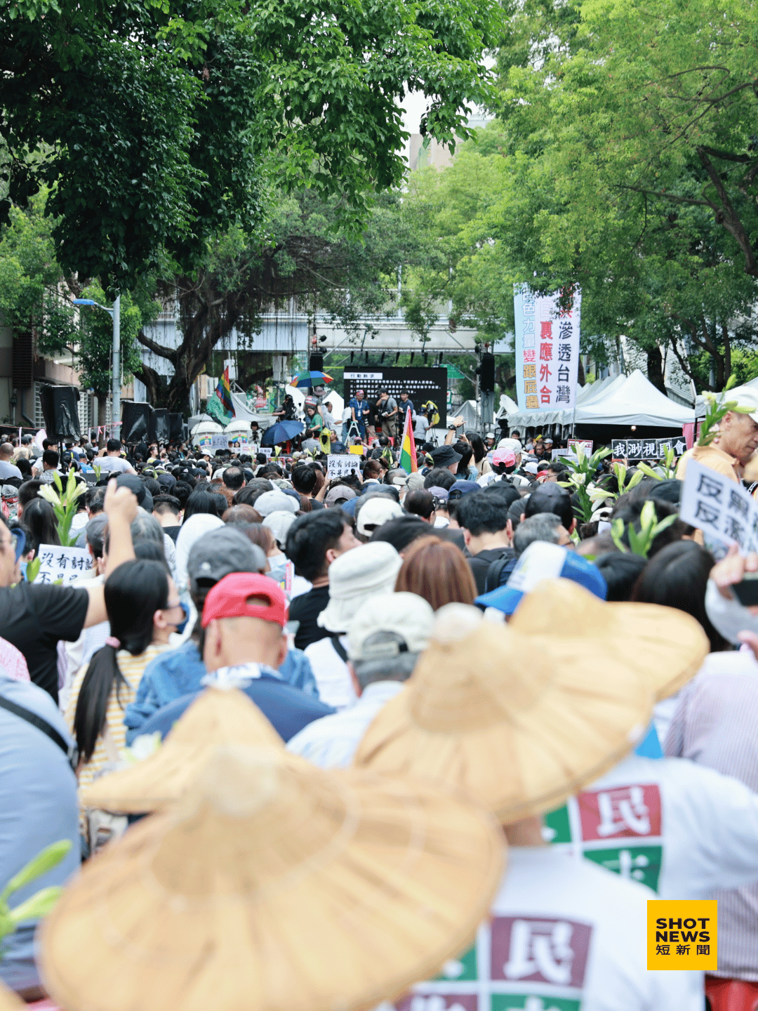 青鳥行動聚集於立院外。（劉祐龍攝影）