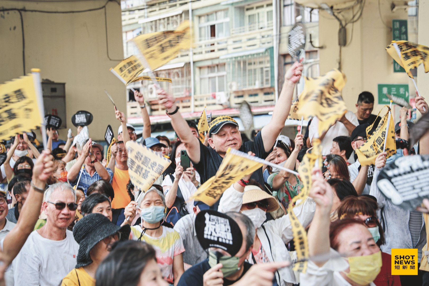 參與民眾聽到連署成功超越門檻時的歡聲雷動。(劉祐龍攝影)