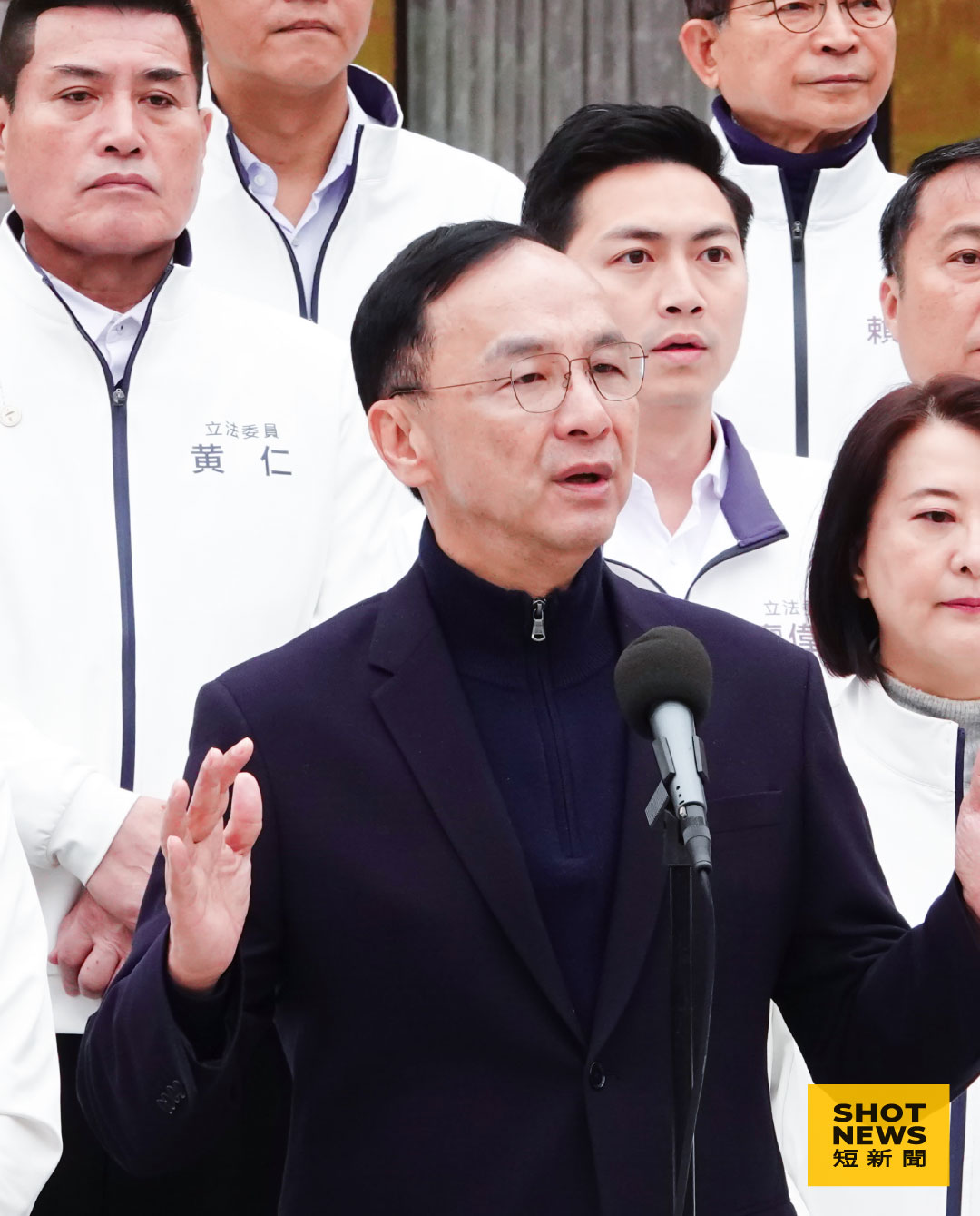 國民黨主席朱立倫集結國民黨立法院黨團成員召開記者會，宣布推動「反戒嚴」、「反廢死」公投（圖：謝亦然攝影）
