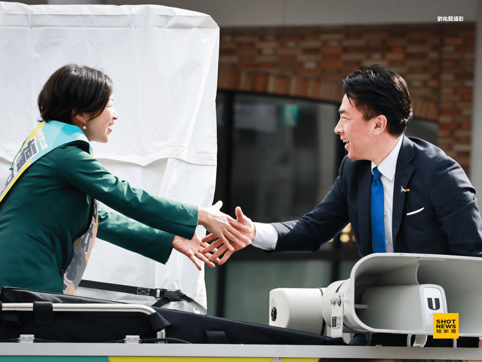 日本防衛大臣小泉進次郎於大選期間與首相高市早苗分進合擊，在全國各地為黨內候選人積極站台演講，也帶動地方支持人氣。(劉祐龍攝影)