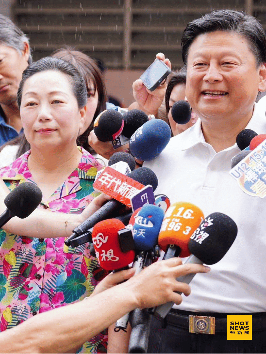 花蓮縣長徐榛蔚(左)與國民黨立委傅崐萁(右)。(傅崐萁臉書)