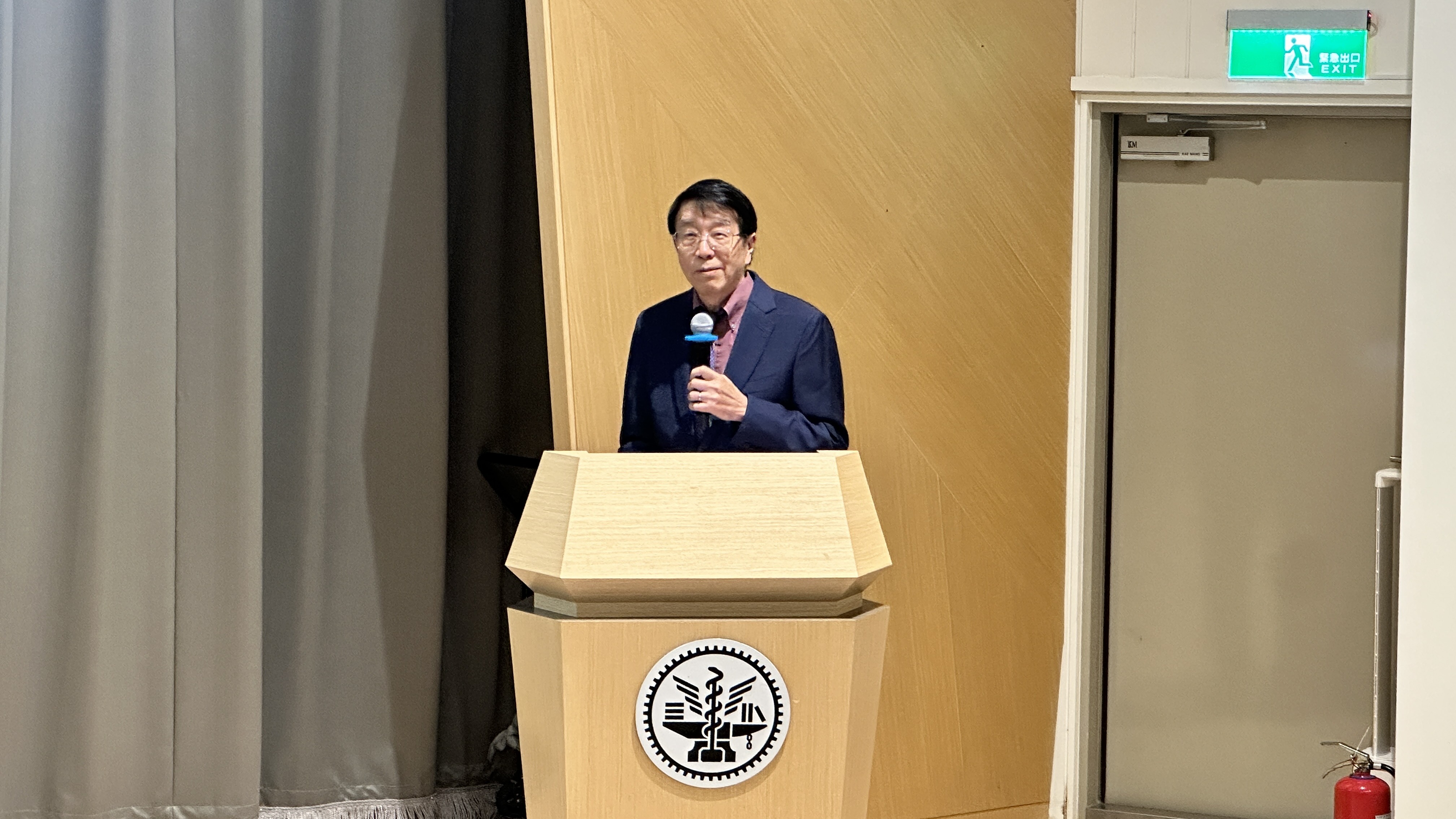 中研院院士龔行健。