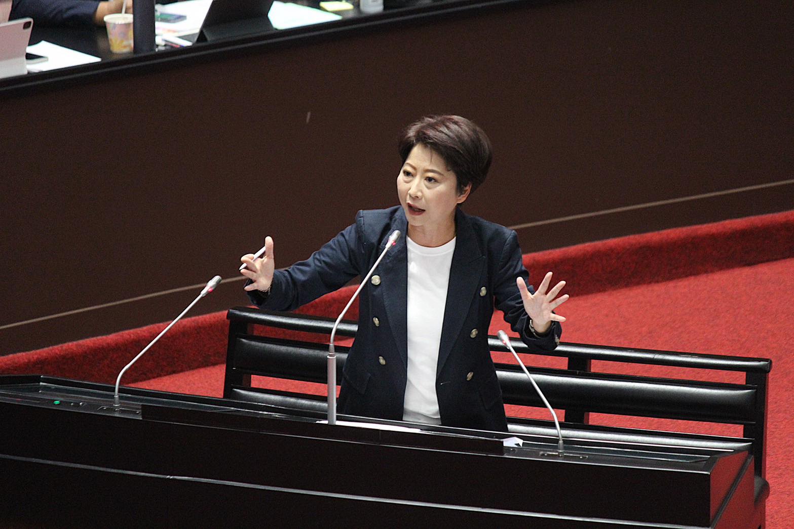 評論：陳亭妃顯著勝出林俊憲 仍是最強人選