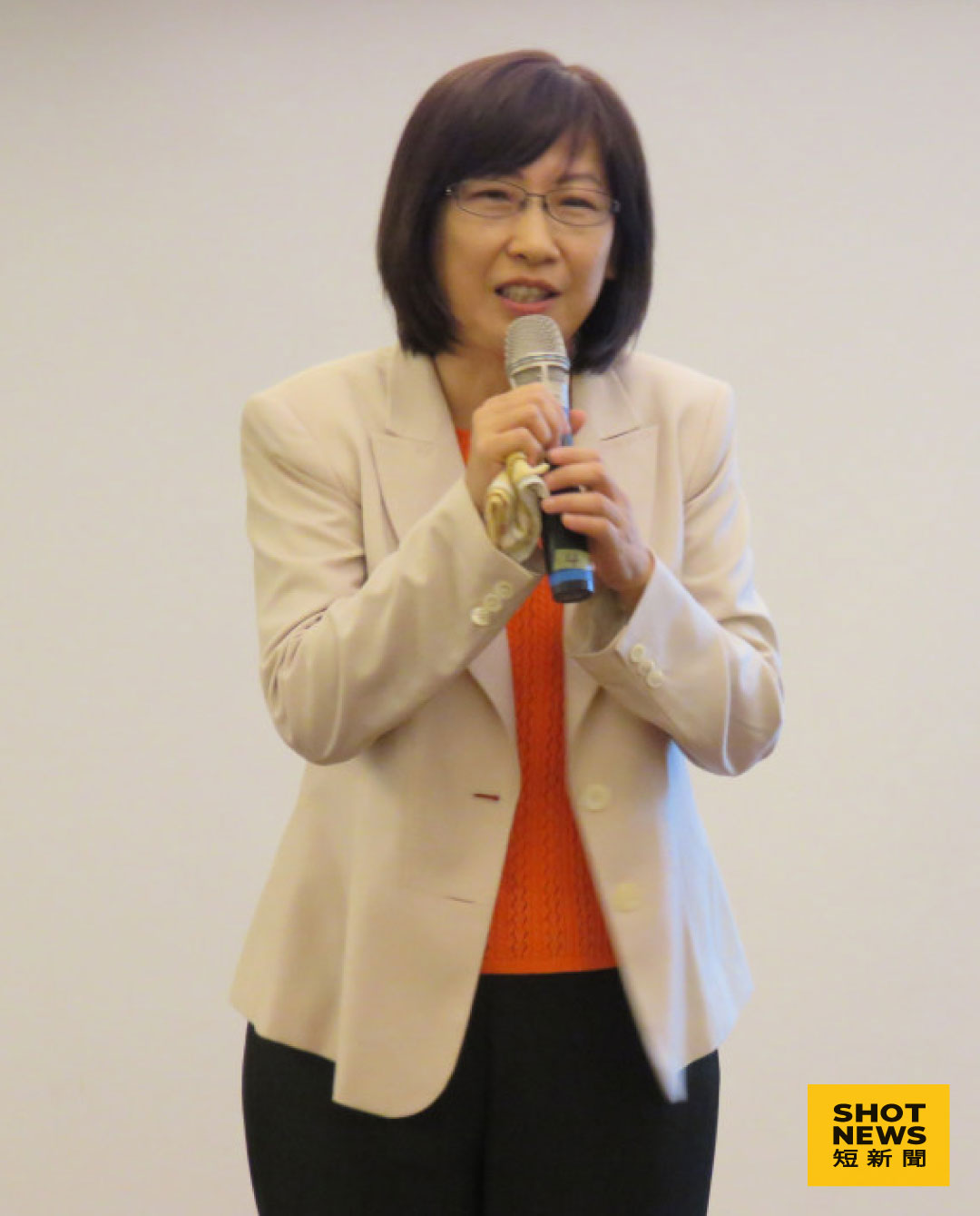 欣欣百貨發布重訊李文英接任新董座。