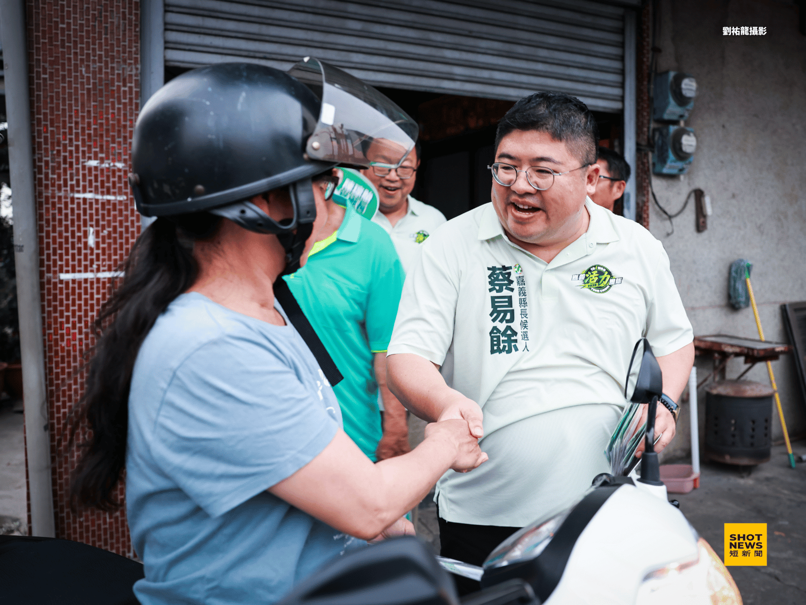 曾經的失利經驗,讓蔡易餘對於走入鄰里,與基層民眾打成一片,深感重要。(攝影:劉祐龍)