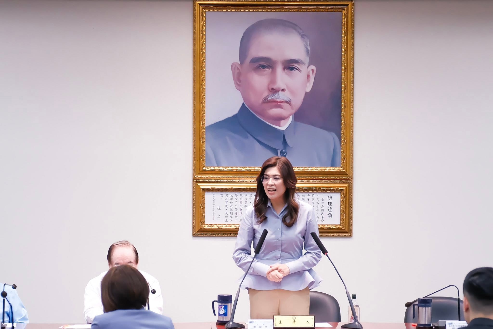 鄭麗文稱見了10位美議員 遭記者提問打臉