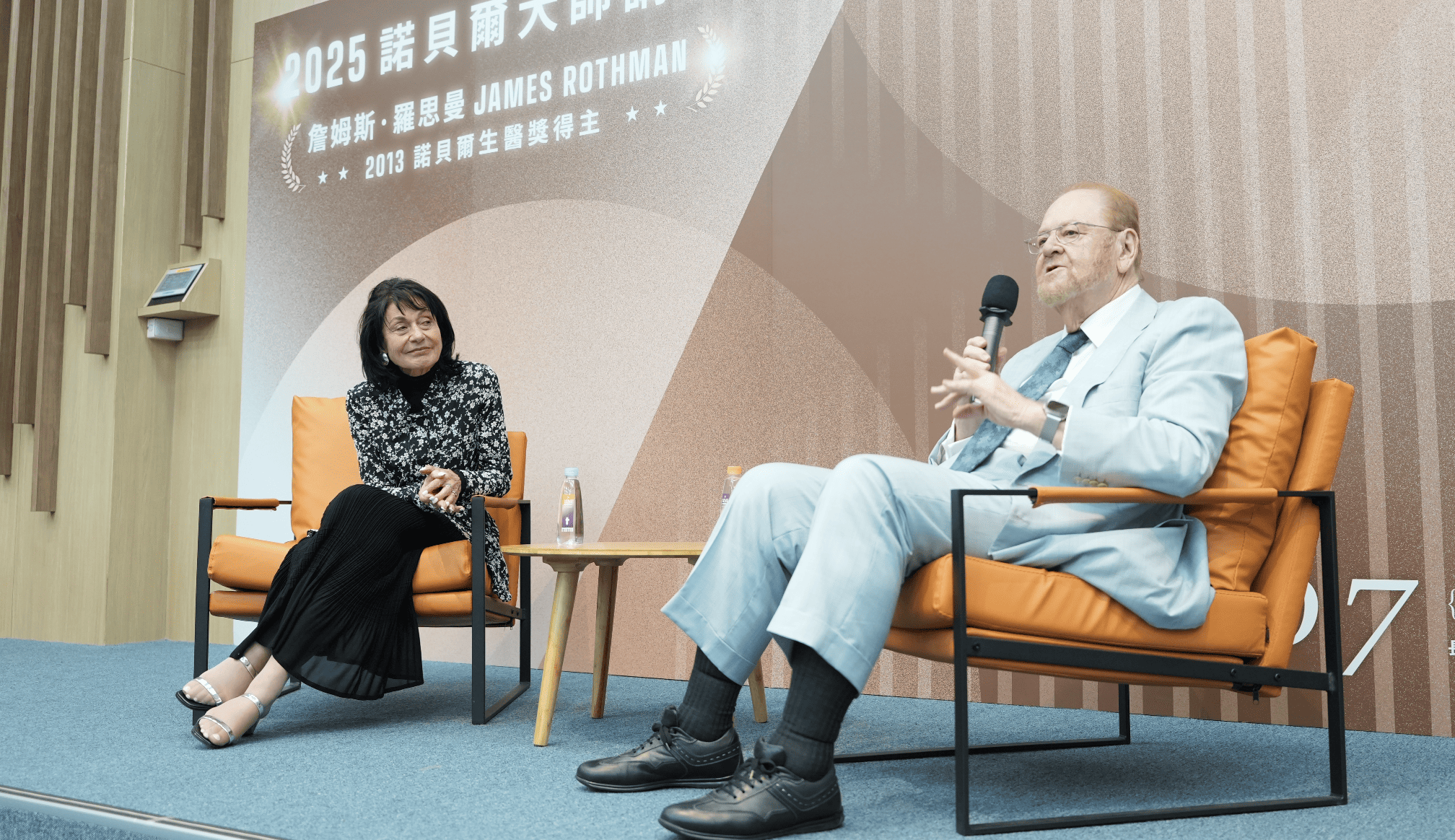 在問答環節,聽眾相當踴躍。(攝/畢翔)