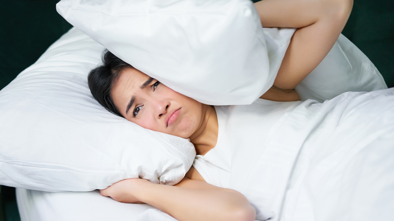 睡眠反覆中斷與夜間缺氧,會降低睡眠品質、影響工作效率。(圖/Magnific)