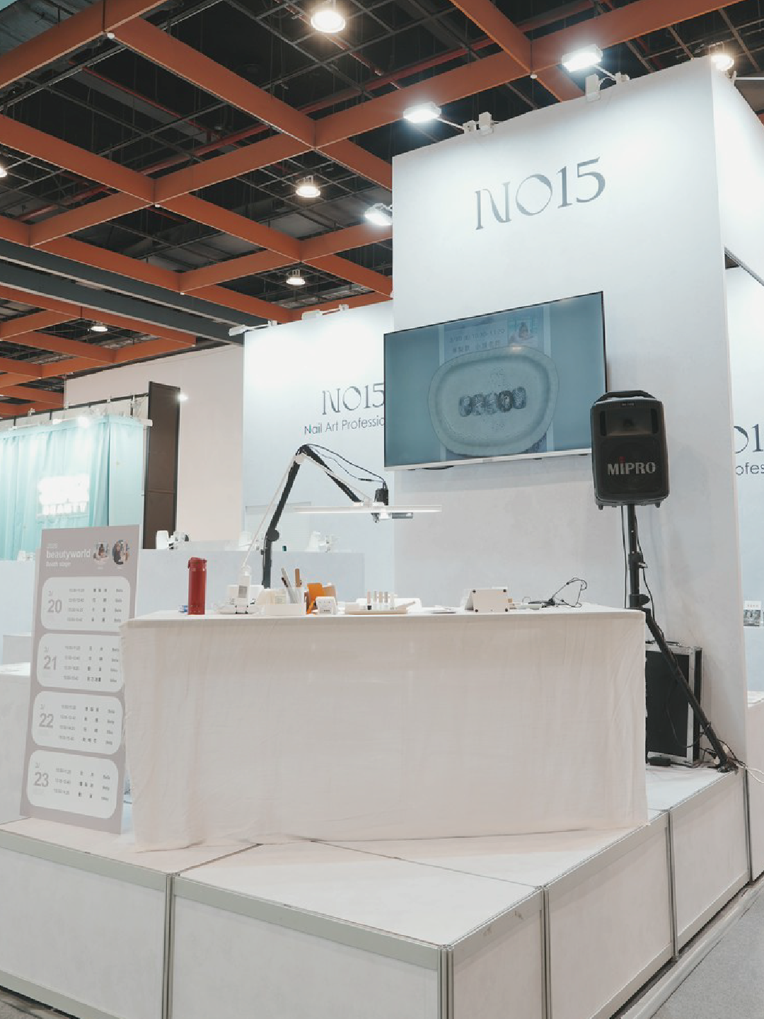 美甲神燈爆紅！美甲師指定選用喜光護眼檯