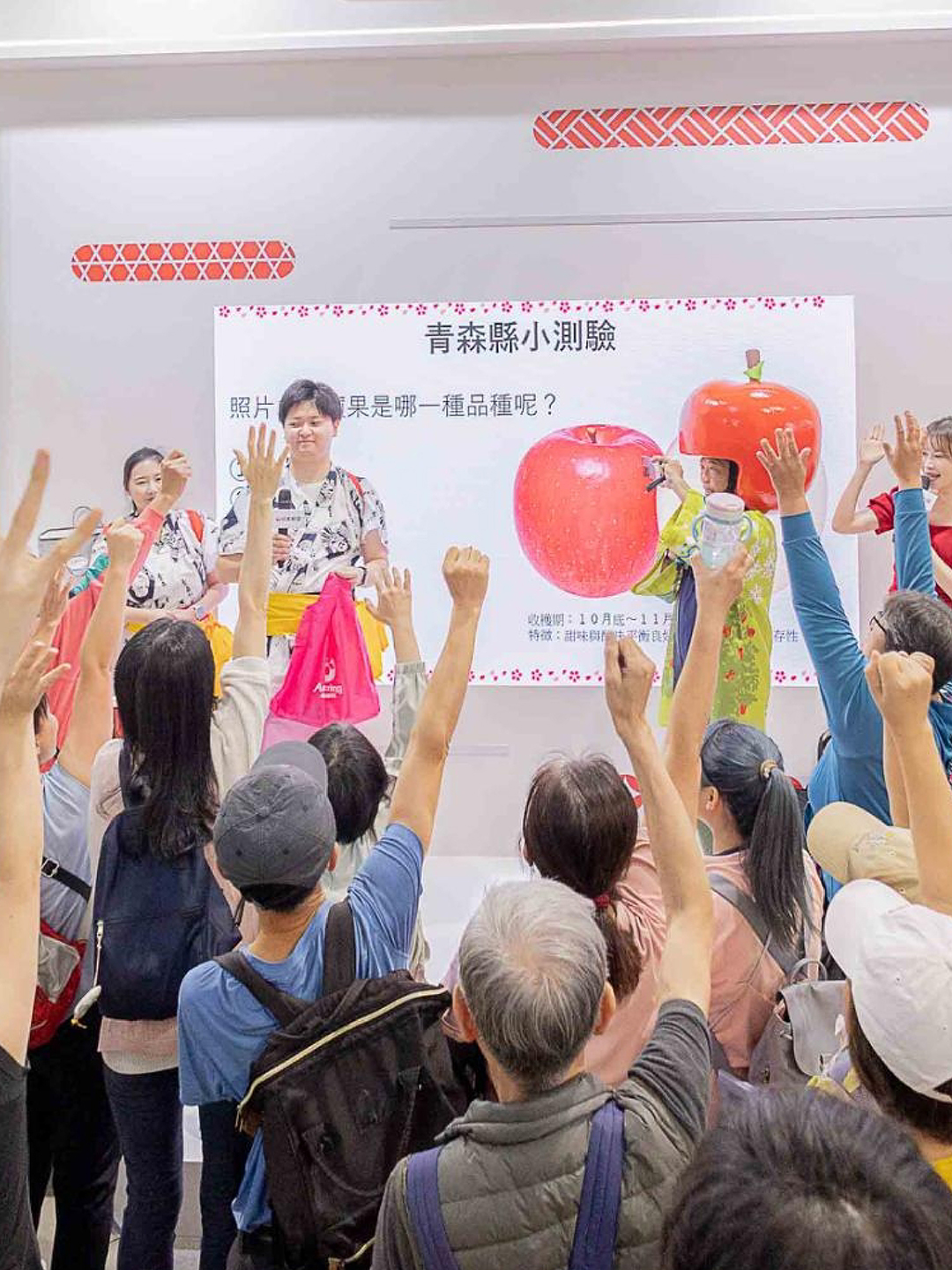 旅展贈品拿到手軟！網友驚喊：太扯