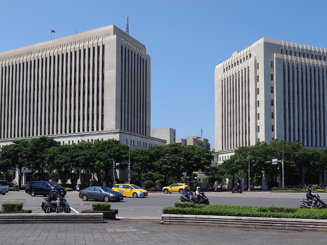 外資一週匯出180億美元 央行出面穩匯
