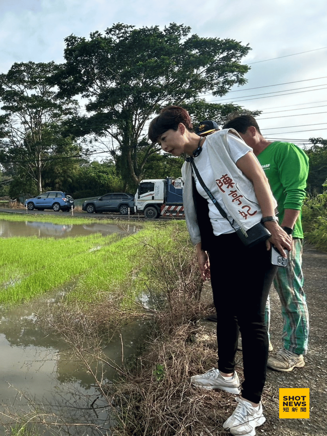 民進黨立委陳亭妃會勘台南蕎麥、黑豆颱風災損。（圖：陳亭妃服務處）