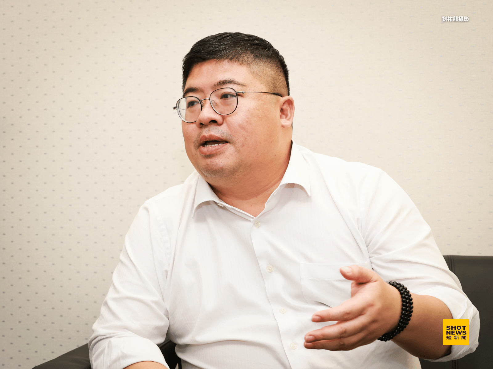 蔡易餘分享,2011年台北市議員黨內初選失利後,對於政治工作仍想持續投入,所以回到家鄉繼續服務。(攝影:劉祐龍)