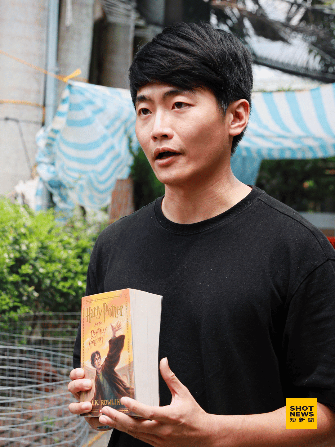 Taiwanese Writer Wen-Cheng Lee Burns J.K. Rowling’s Book in Protest of Her Attacks on Olympian Yu-Ting Lin。