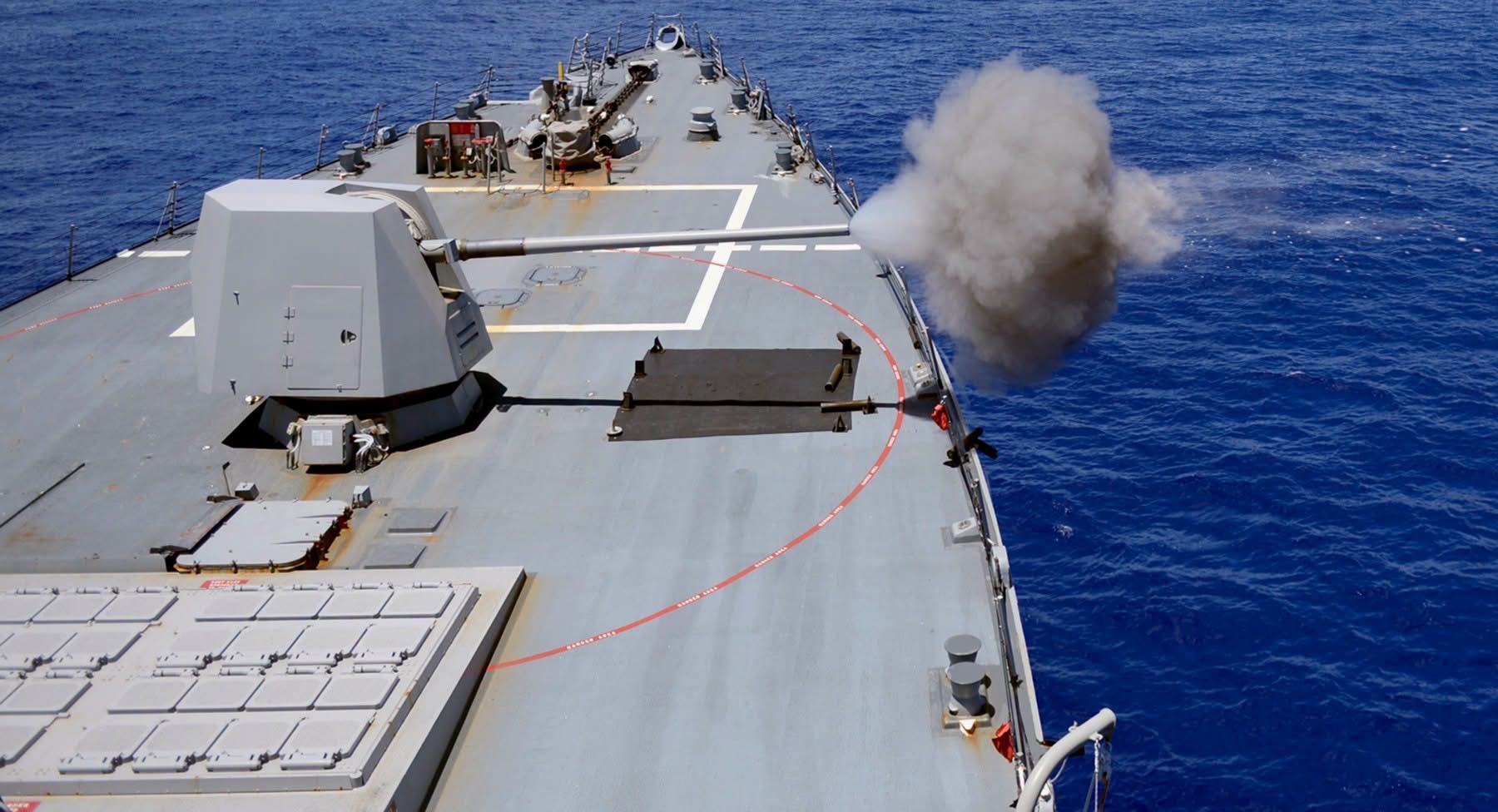 警告無效開火！美軍艦砲擊癱瘓伊朗貨輪