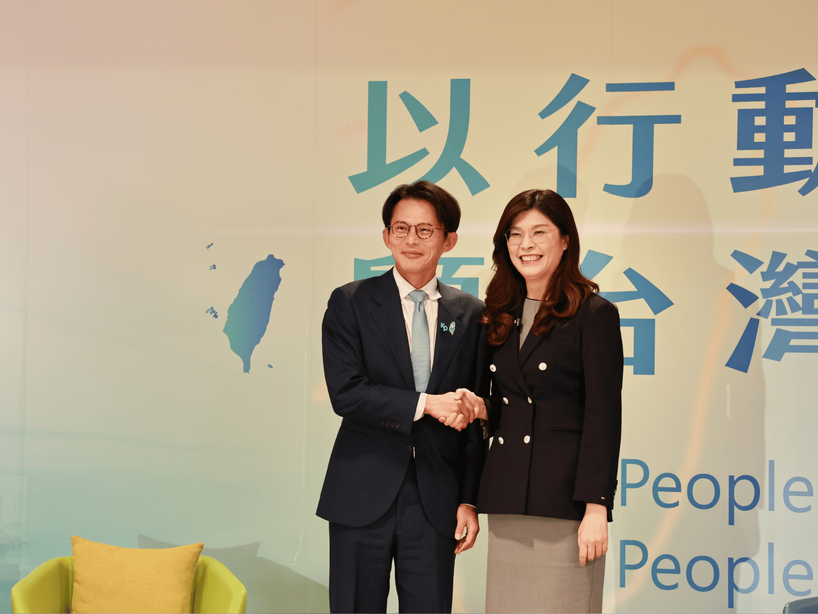 小刀專欄：背骨仔的苦勞