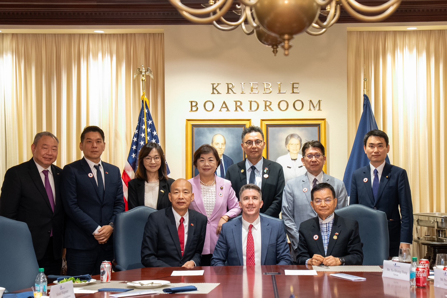 立法院長韓國瑜率跨黨派立委訪問美國，並與戰爭部官員會晤談及台美無人機發展合作。(立法院提供)