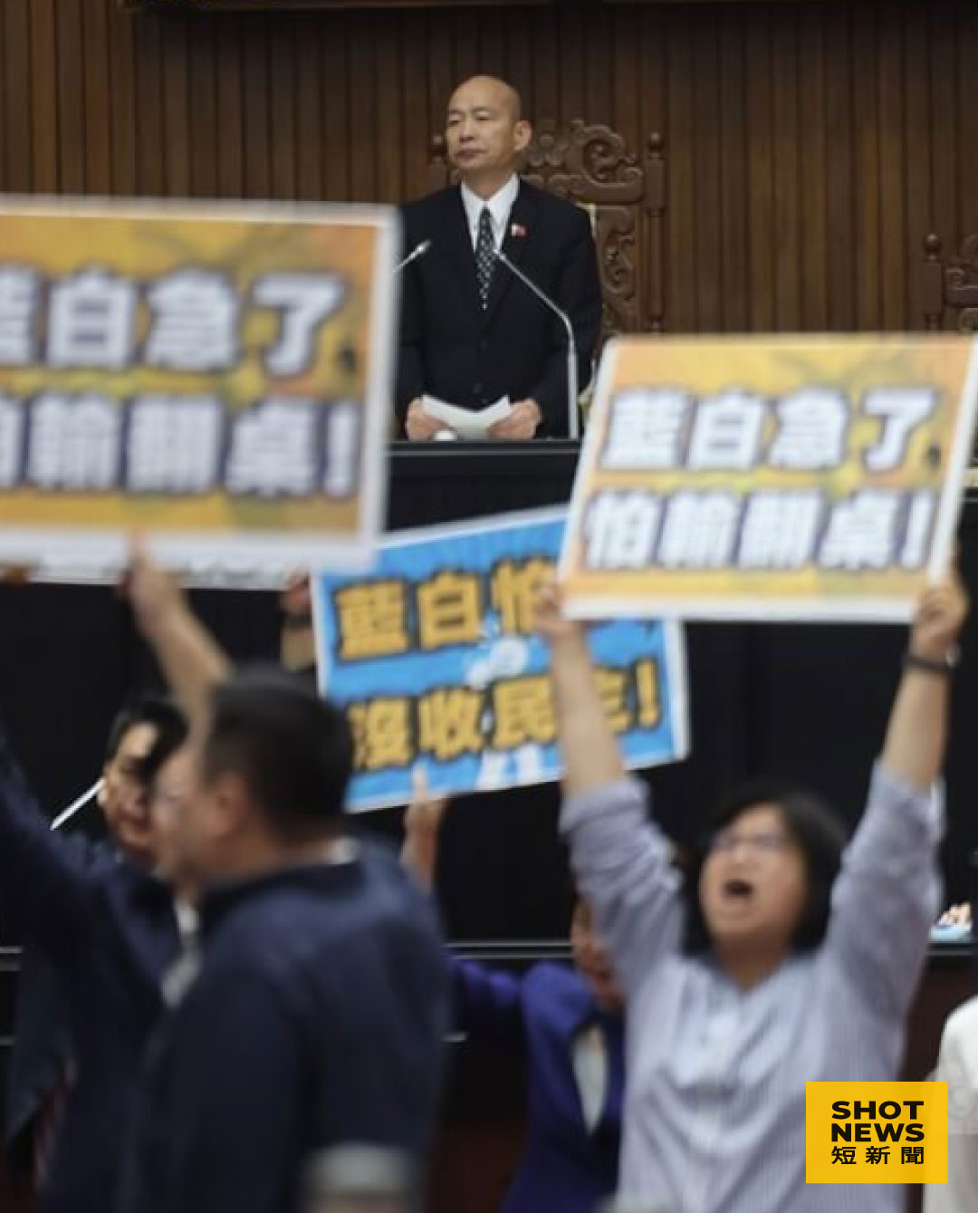 先前藍白強硬通過選罷法修惡，民進黨團表達反對，雙方上演表決戰。（圖：中央社）