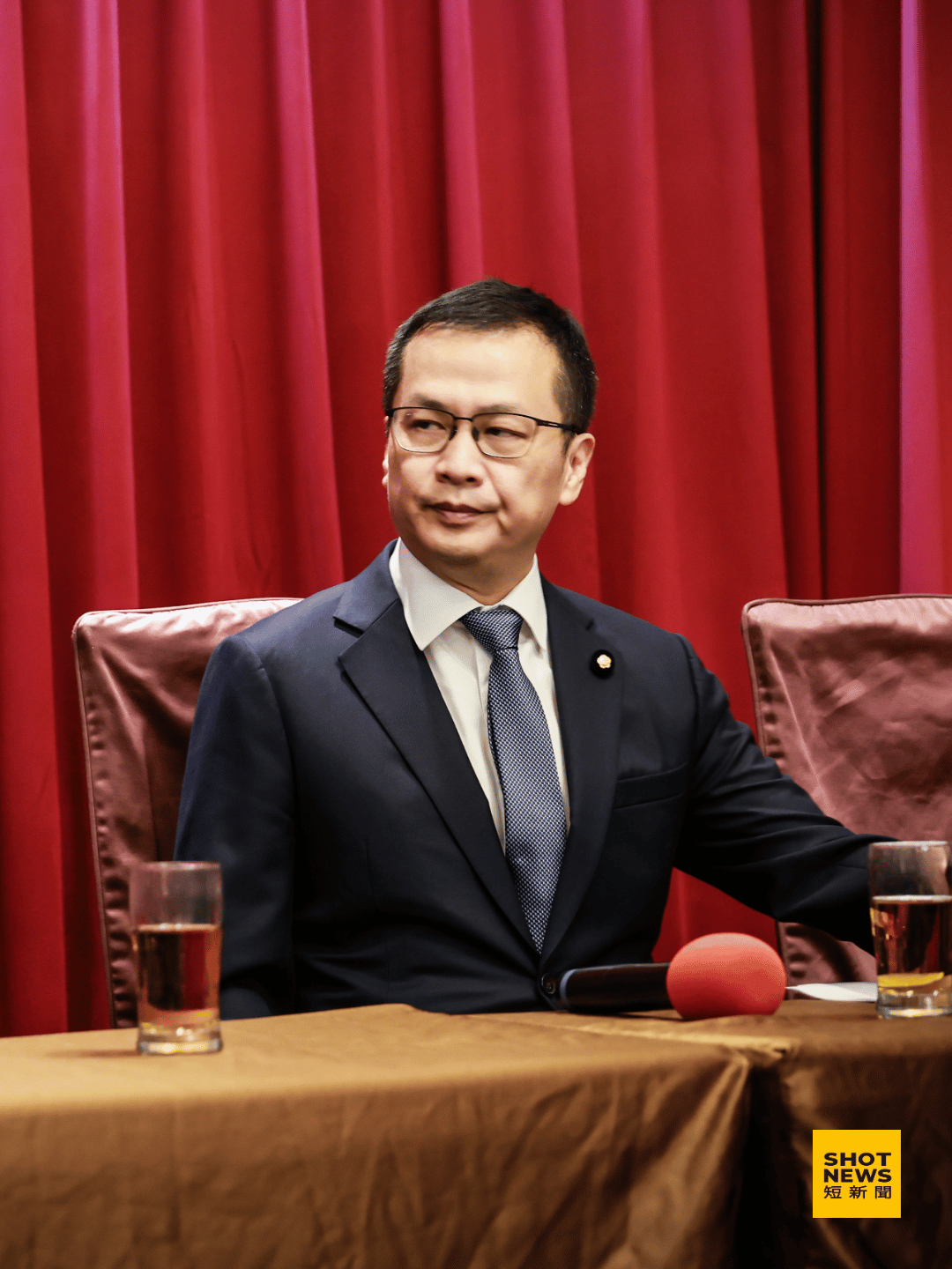 立委羅智強宣布參選國民黨主席記者會。(劉祐龍攝影)