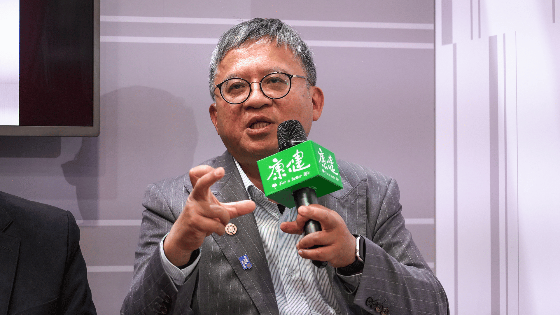 前宜蘭大學特聘教授郭村勇強調：外泌體屬食品新添加物，需經食藥署核准。