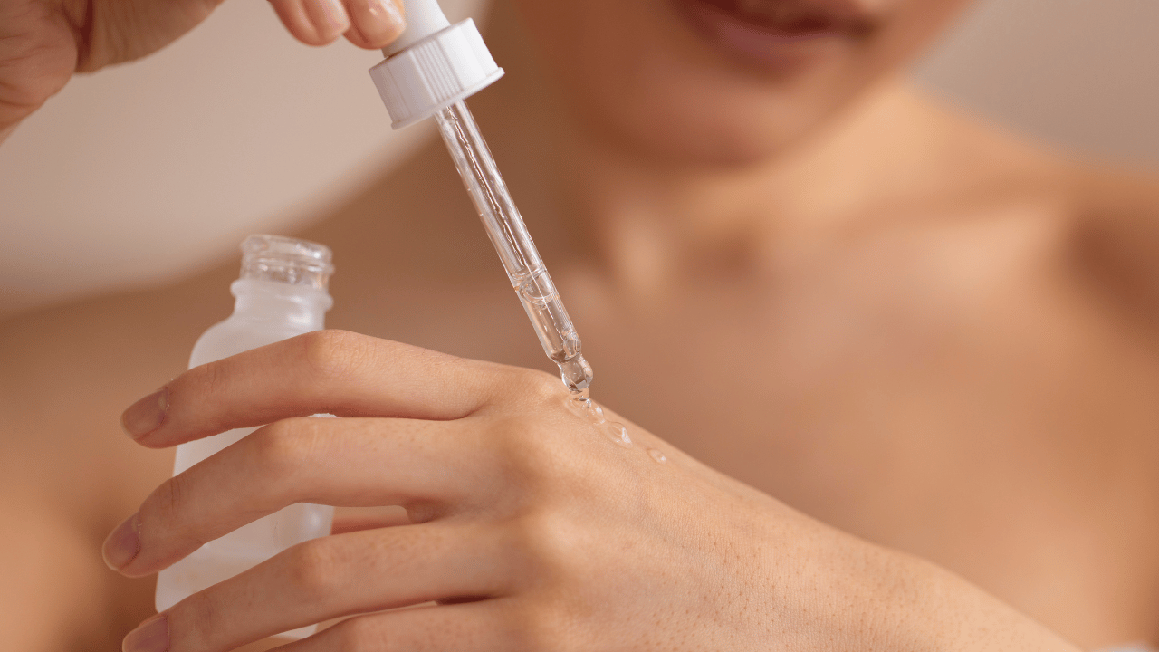 外泌體能輕易穿透細胞膜,將活性成分精準送達目標細胞內部。(圖/Freepik)