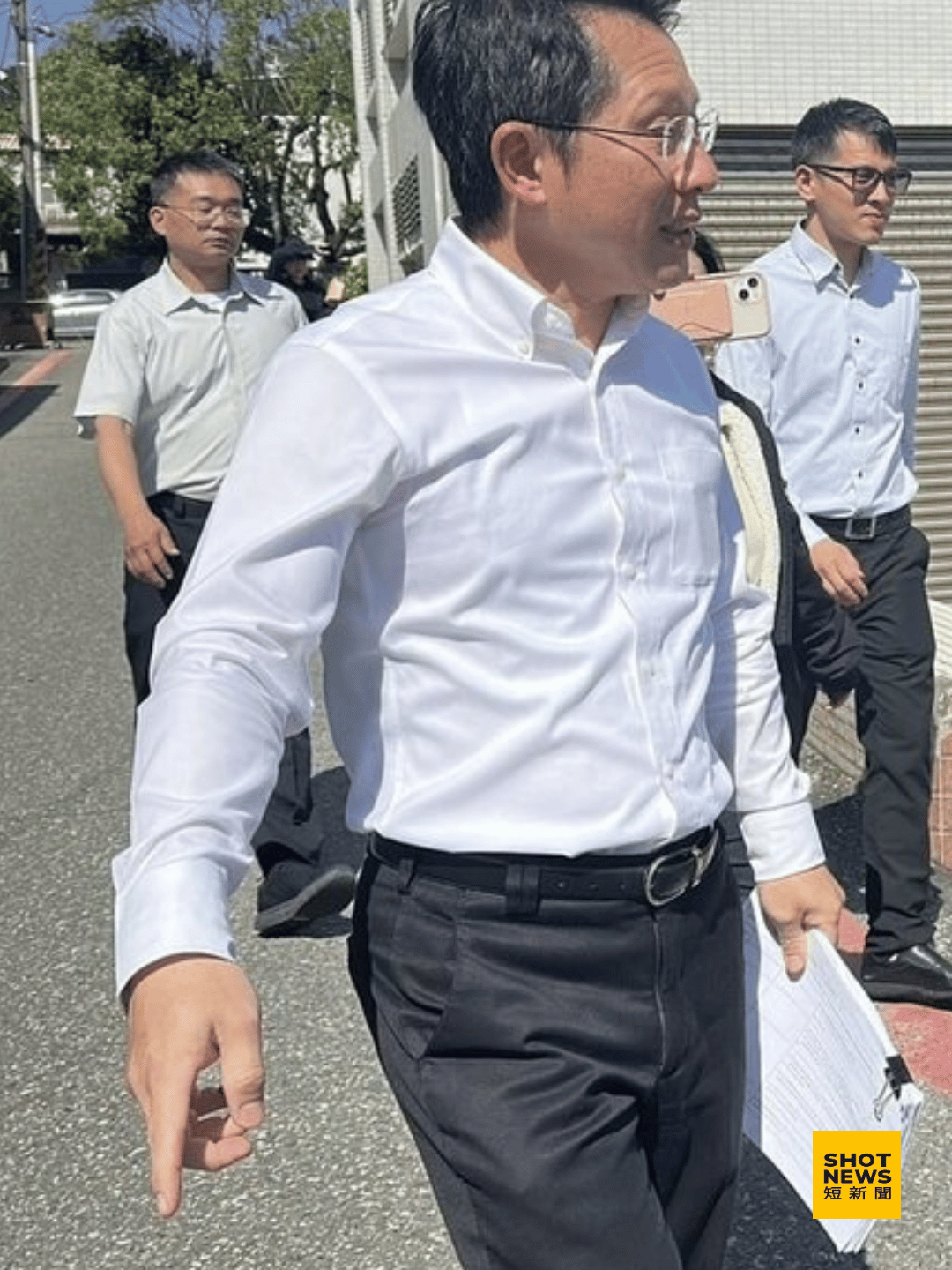 檢方帶回的人證中，包含民政處長明良臻。