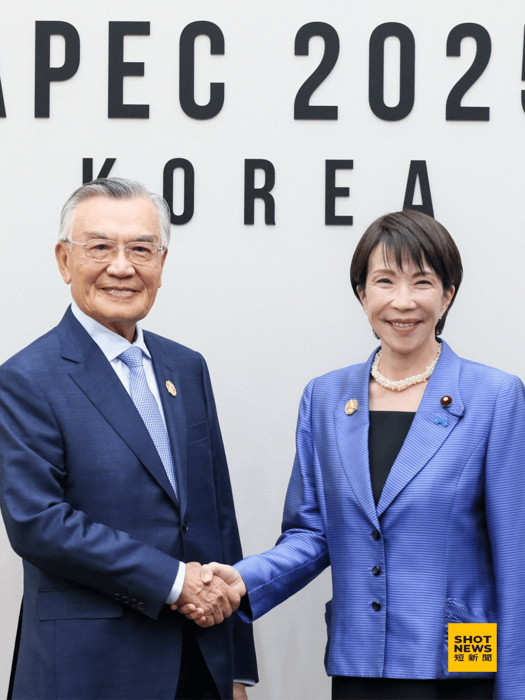 日本首相高市早苗貼出與台灣APEC會議代表林信義會晤的合影。(高市早苗X)