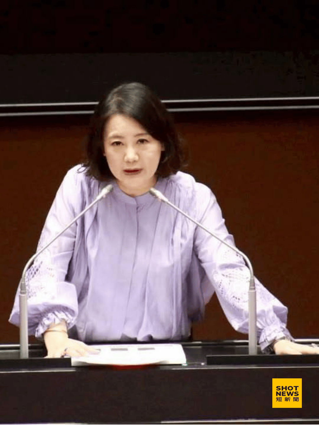 普發1萬增拒領選項惹議 吳思瑤批多此一舉