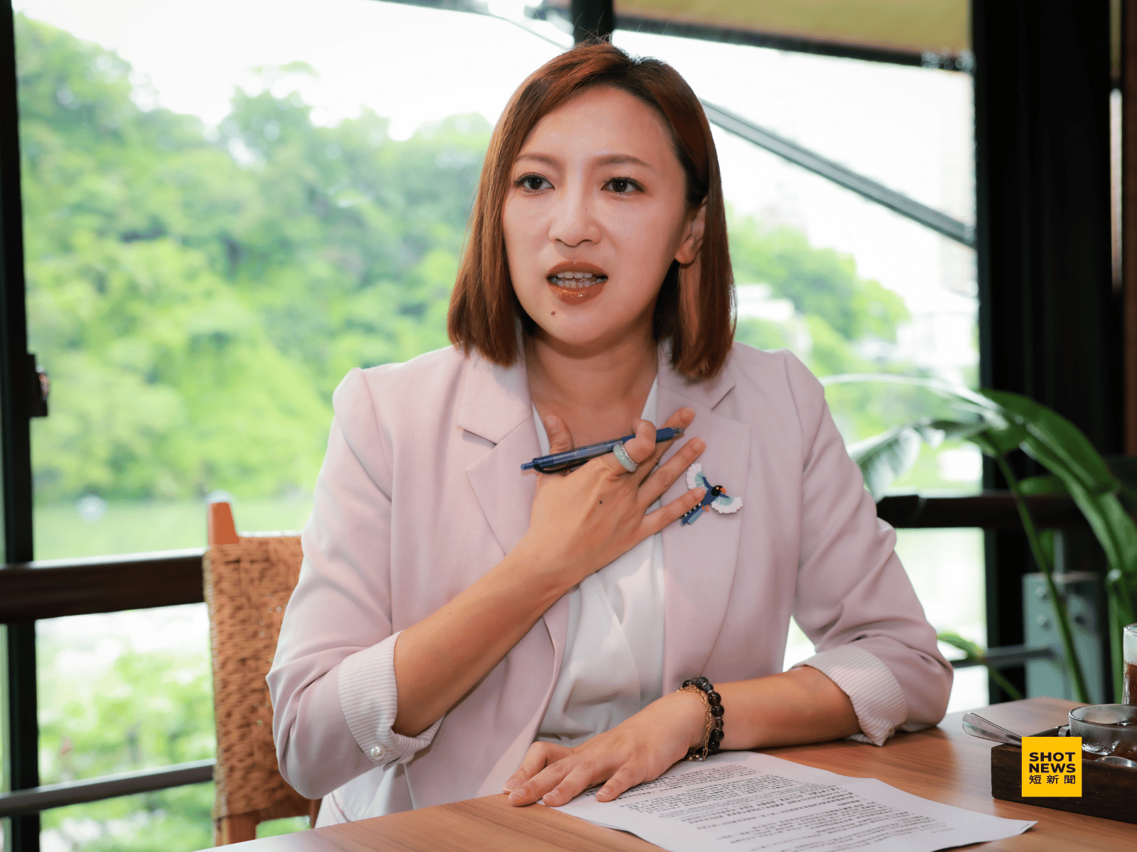 受香港反送中與台灣罷韓媽媽的啟發，已是兩個孩子母親的陳乃瑜，決心站上第一線守護台灣的民主自由。