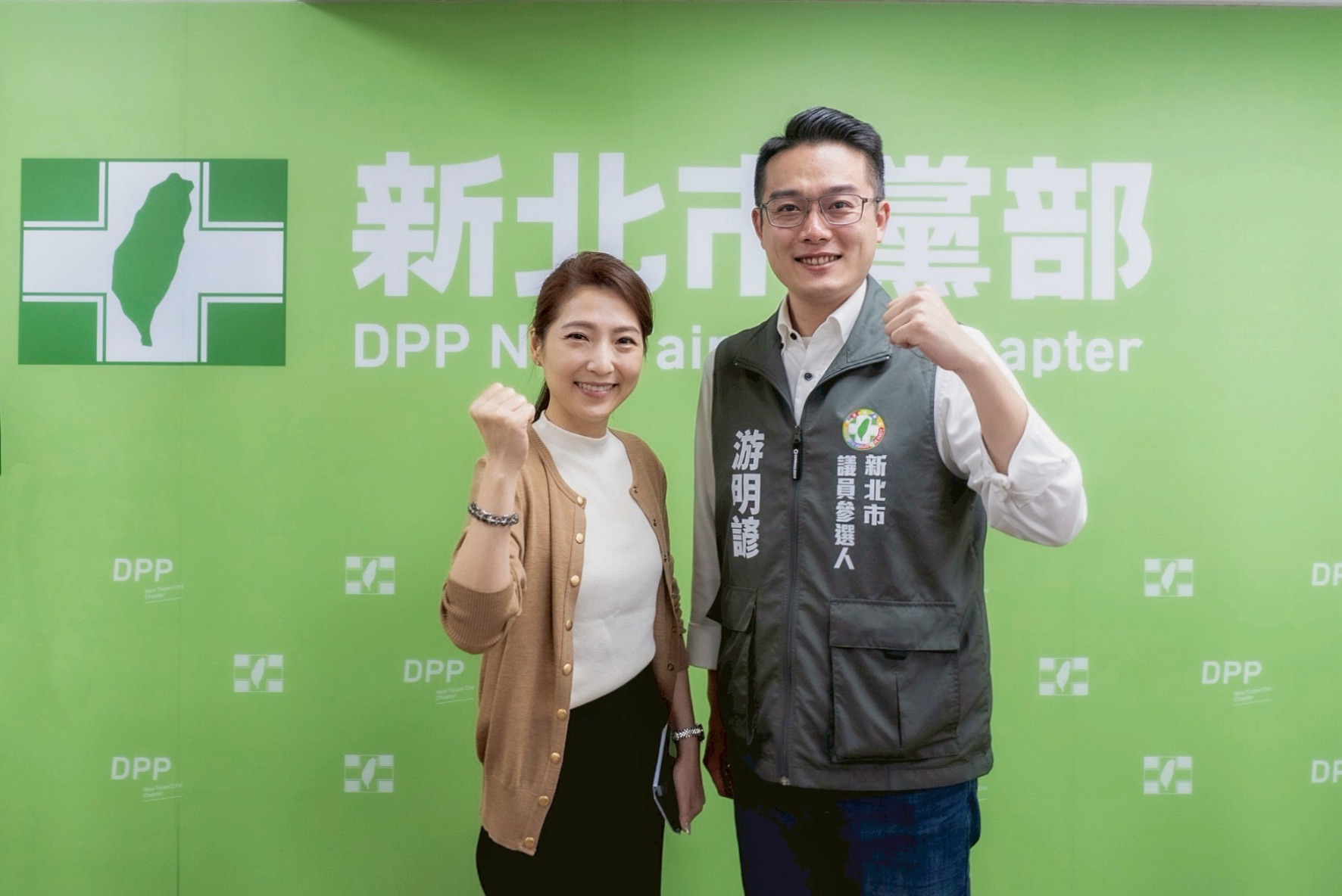 游明諺登記新北一選區初選 鍾佩玲現身力挺