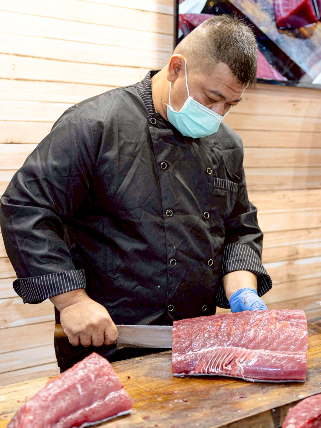 大腹鮪魚現殺！美食展首日人數成長逾兩成