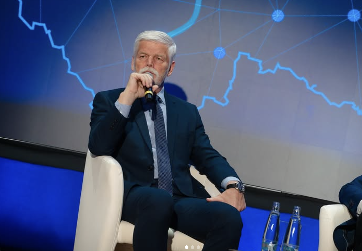 專機遭擋 捷克總統挺台：合作比中國有利