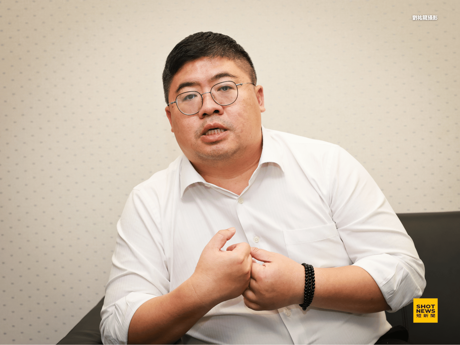 蔡易餘律師事務所工作告一段落後,在地方上開始選民服務與法律諮詢工作。(攝影:劉祐龍)