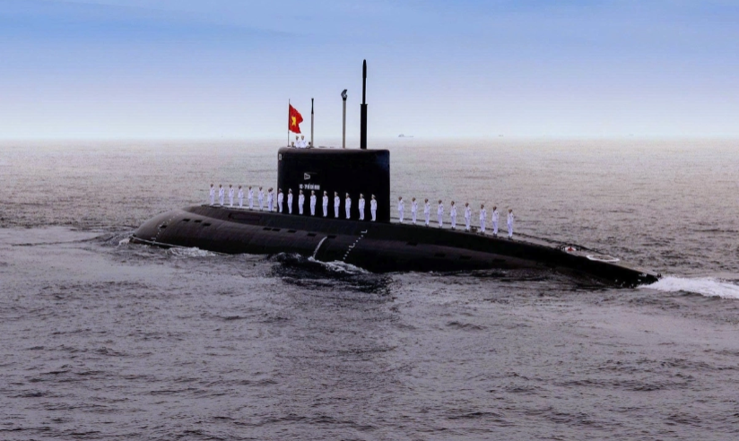 編號 183「胡志明市」號潛艦，是越南人民海軍 6 艘 636 型「華沙之歌」（Varshavyanka）專案潛艦之一，正在海上機動。圖：Quân chủng Hải quân