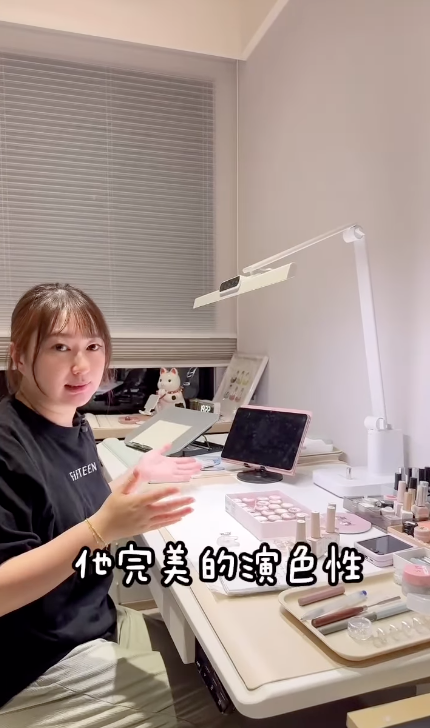 喜光與知名美甲老師合作,推廣職人用眼健康光環境。