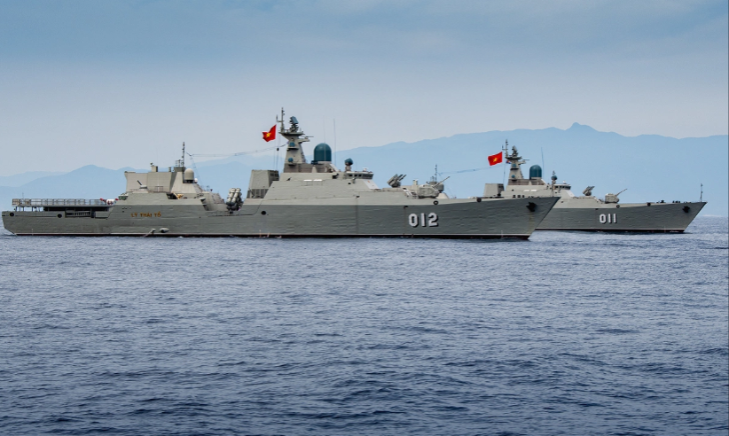 編號 011「丁先皇」與編號 012「李太祖」飛彈護衛艦，屬於 11661E「獵豹」專案，參加海上閱兵。圖：Quân chủng Hải quân