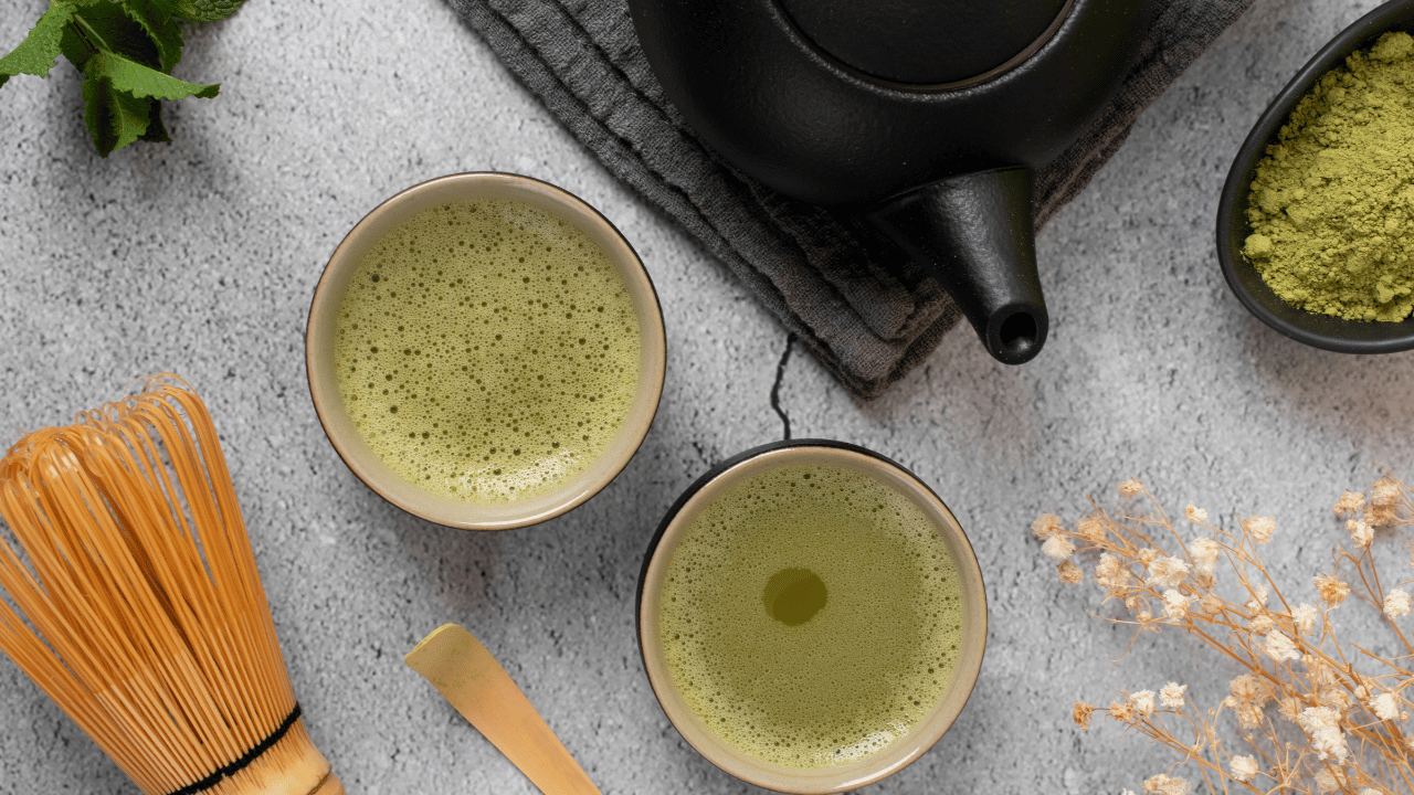 不少人透過「刷抹茶」與「喝抹茶」增添生活儀式感。(圖/Freepik)