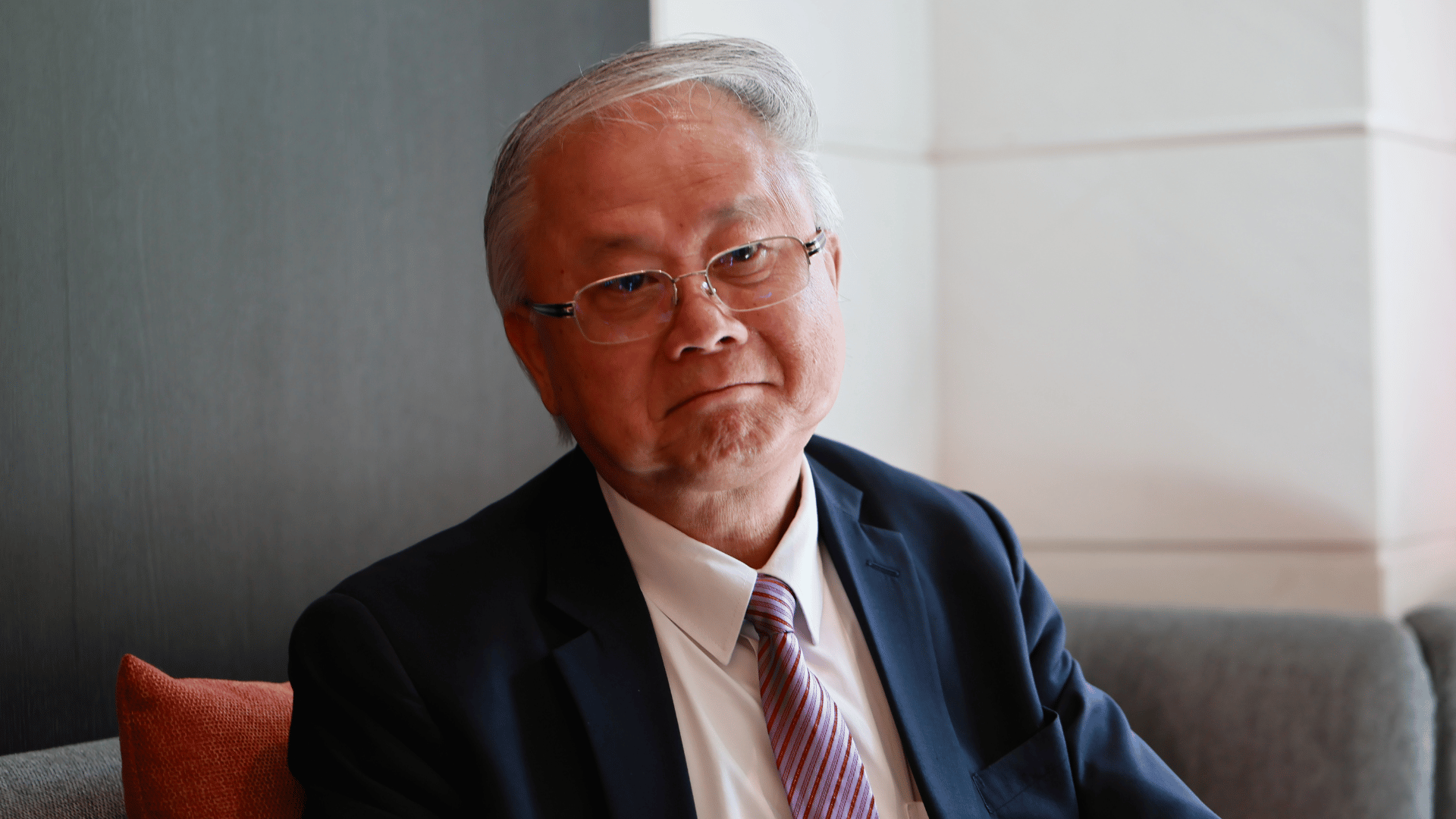 豪門國際開發董事長簡廷在說：「沒有一個人會無緣無故離鄉背井。」