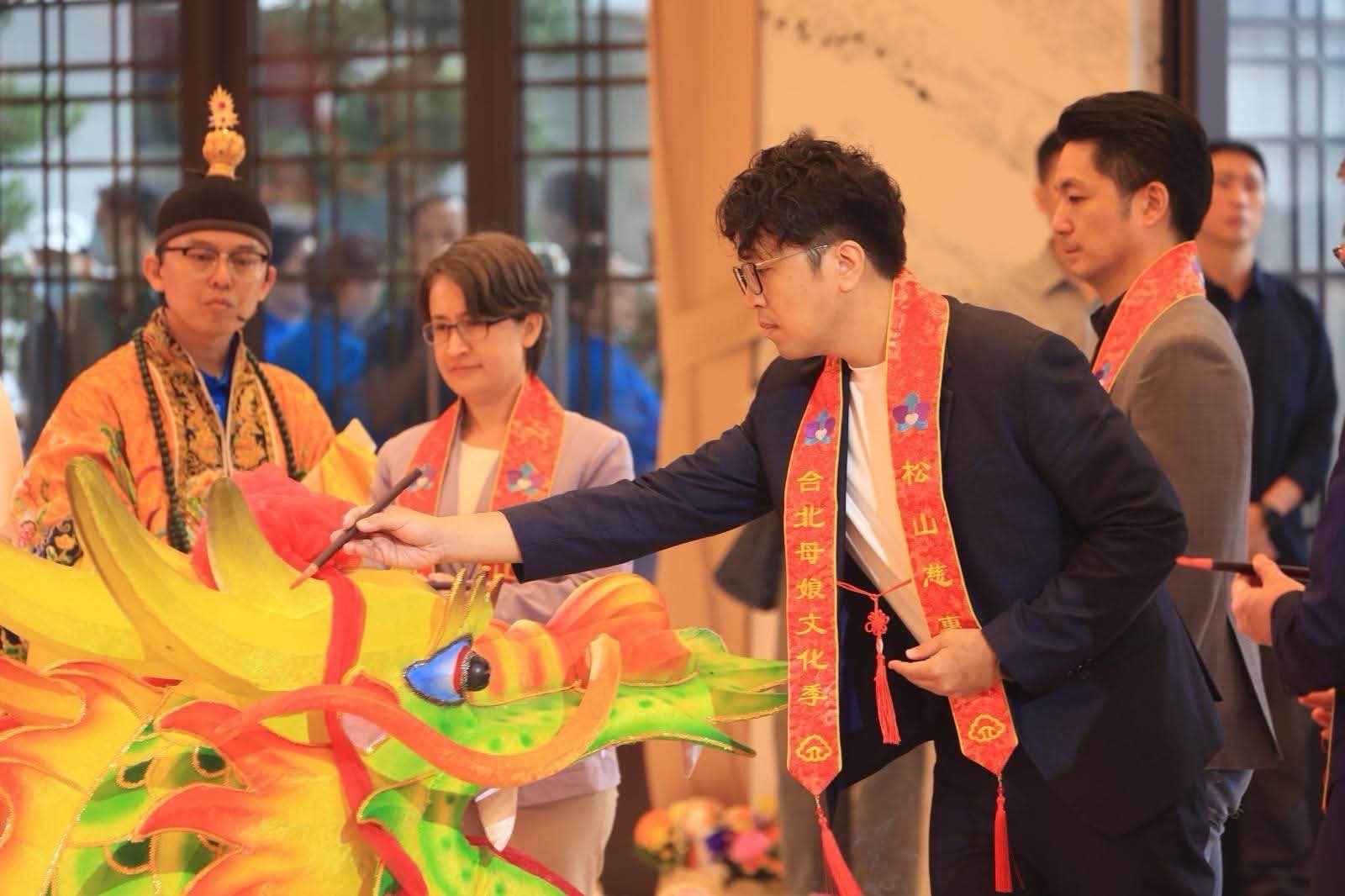 吳沛憶、黃捷、沈伯洋就位 綠營太陽花盛開