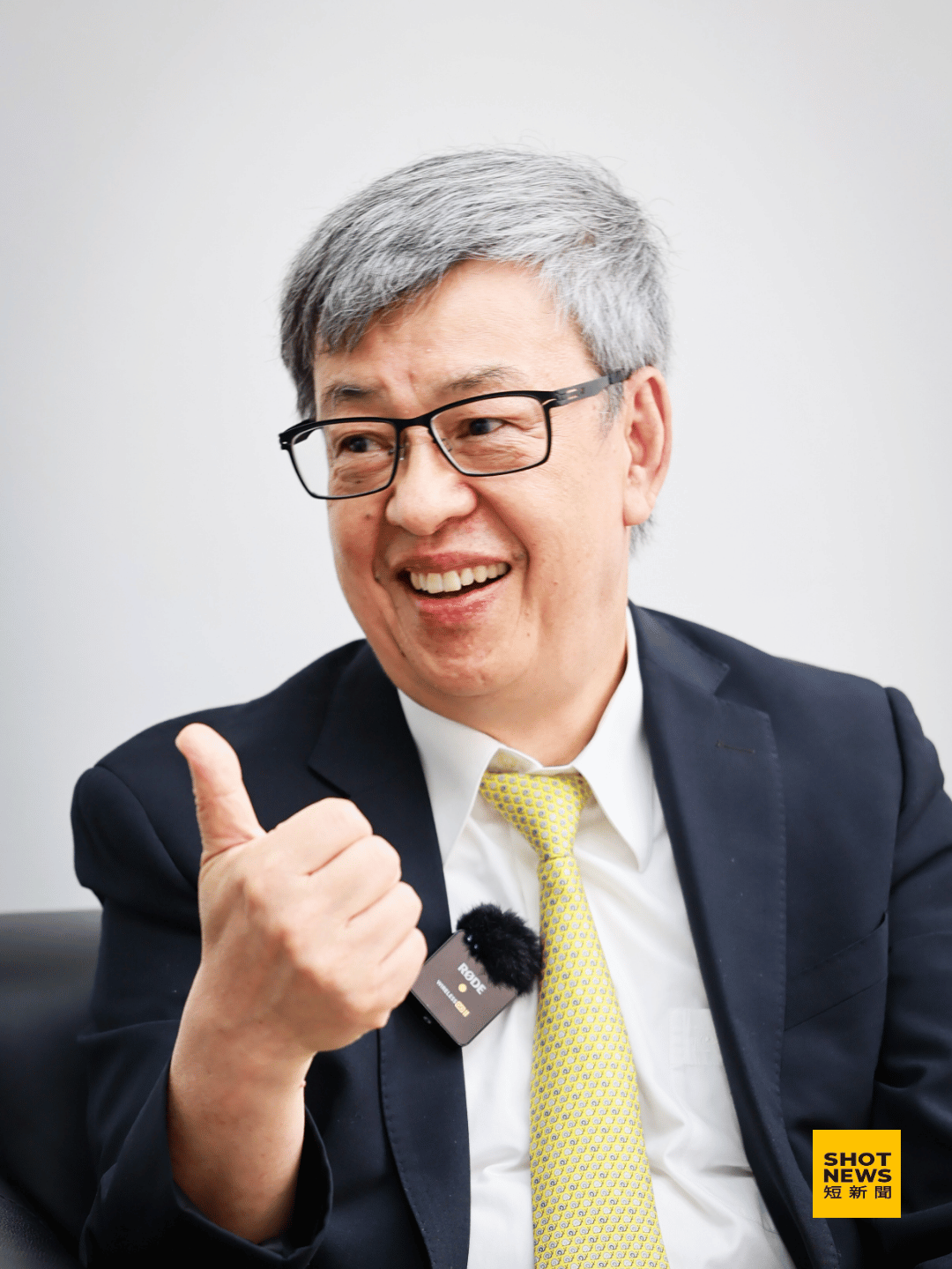 穿梭全球政要之間：讓教宗深刻的防疫照片