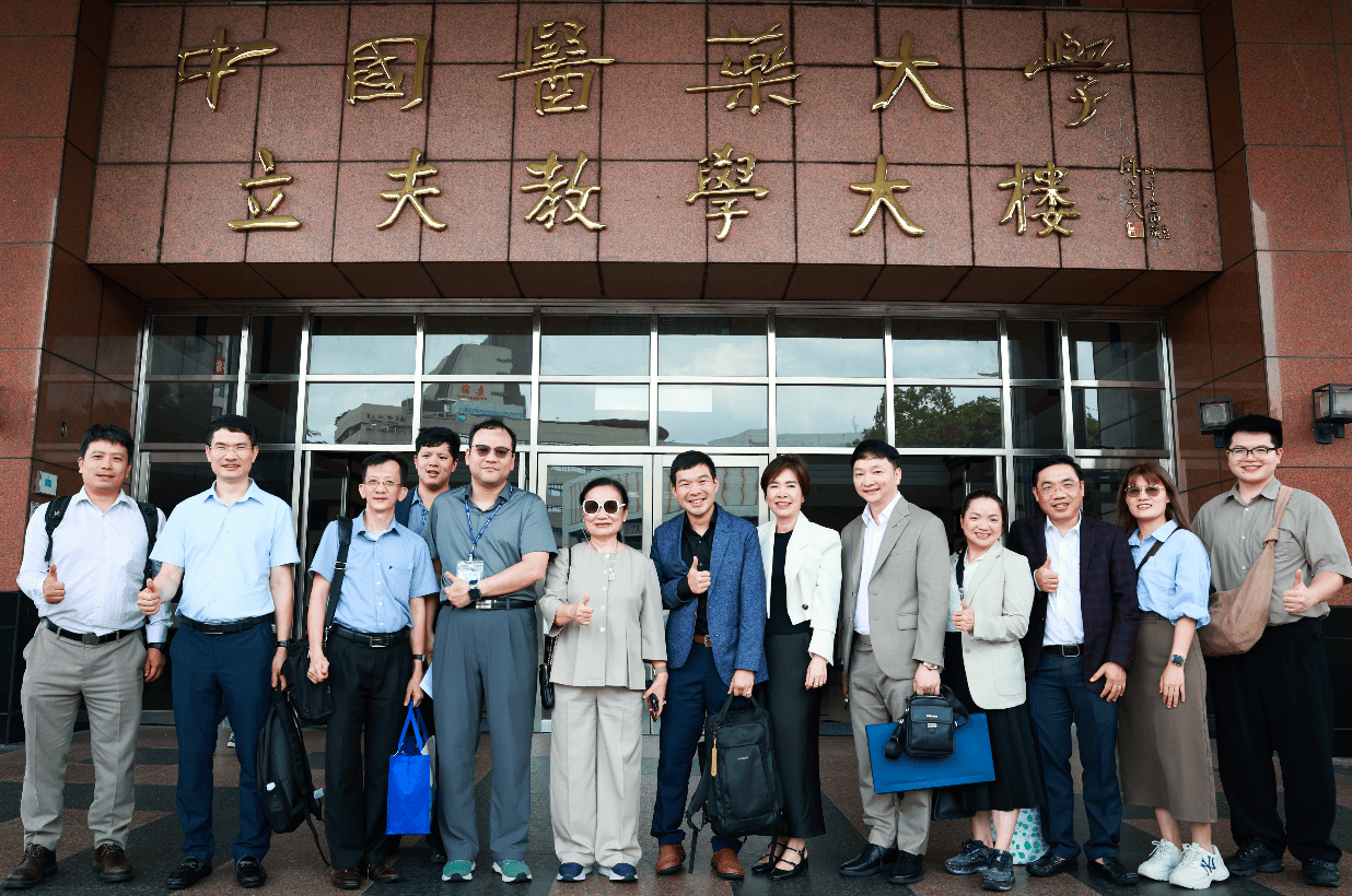 華林集團參訪中國醫藥大學。(攝/劉祐龍)