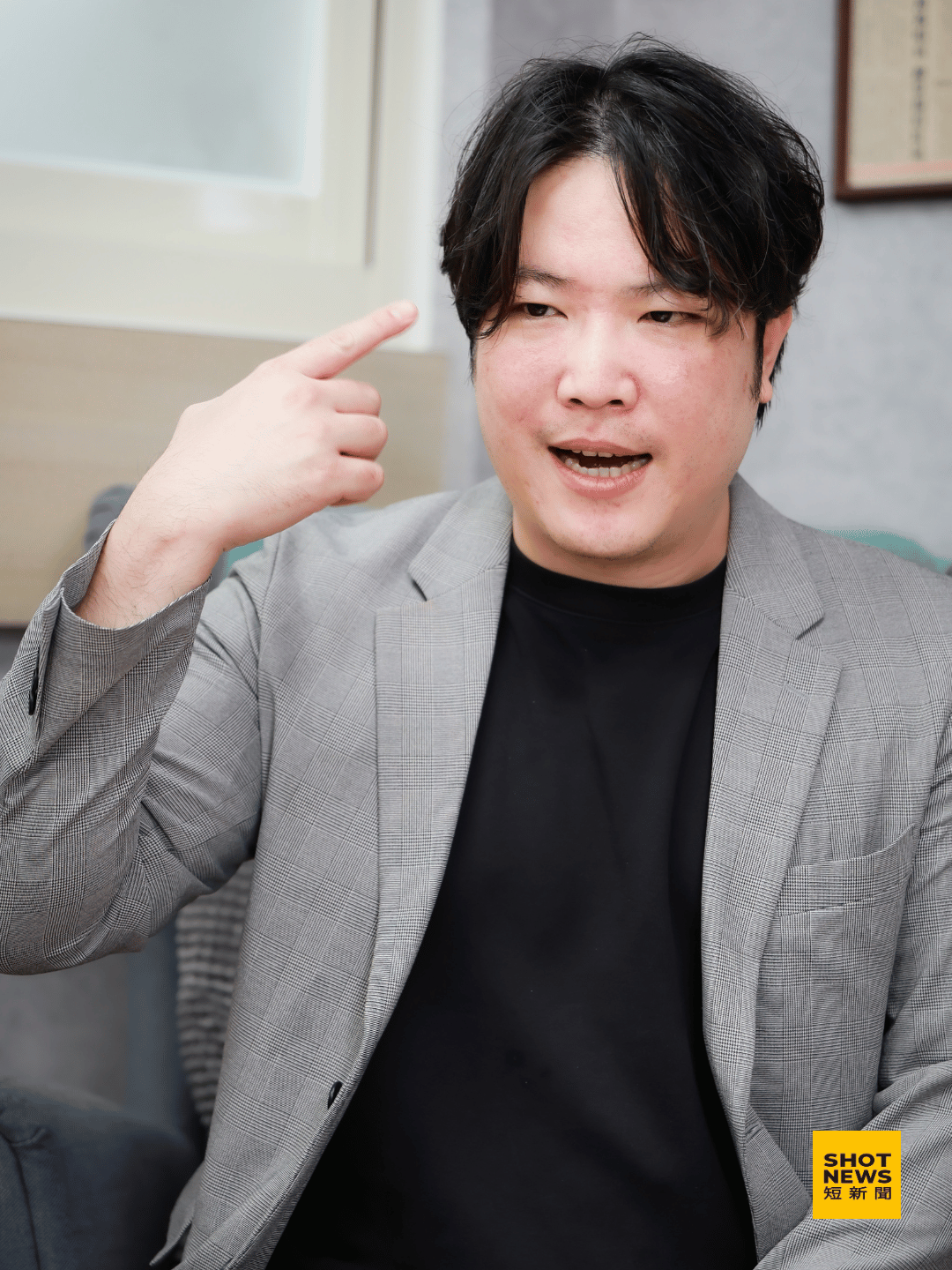 高揚凱說，「黃呂錦茹一定不會給資源，國民黨不照顧年輕人，也不給機會。」