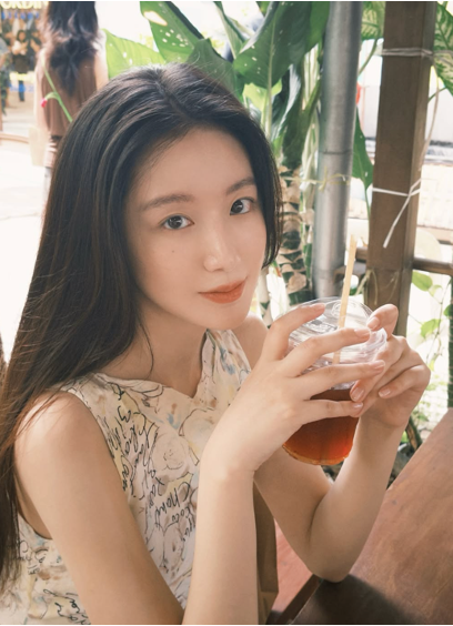 不靠濃妝取勝　舒華的清透系妝容哲學