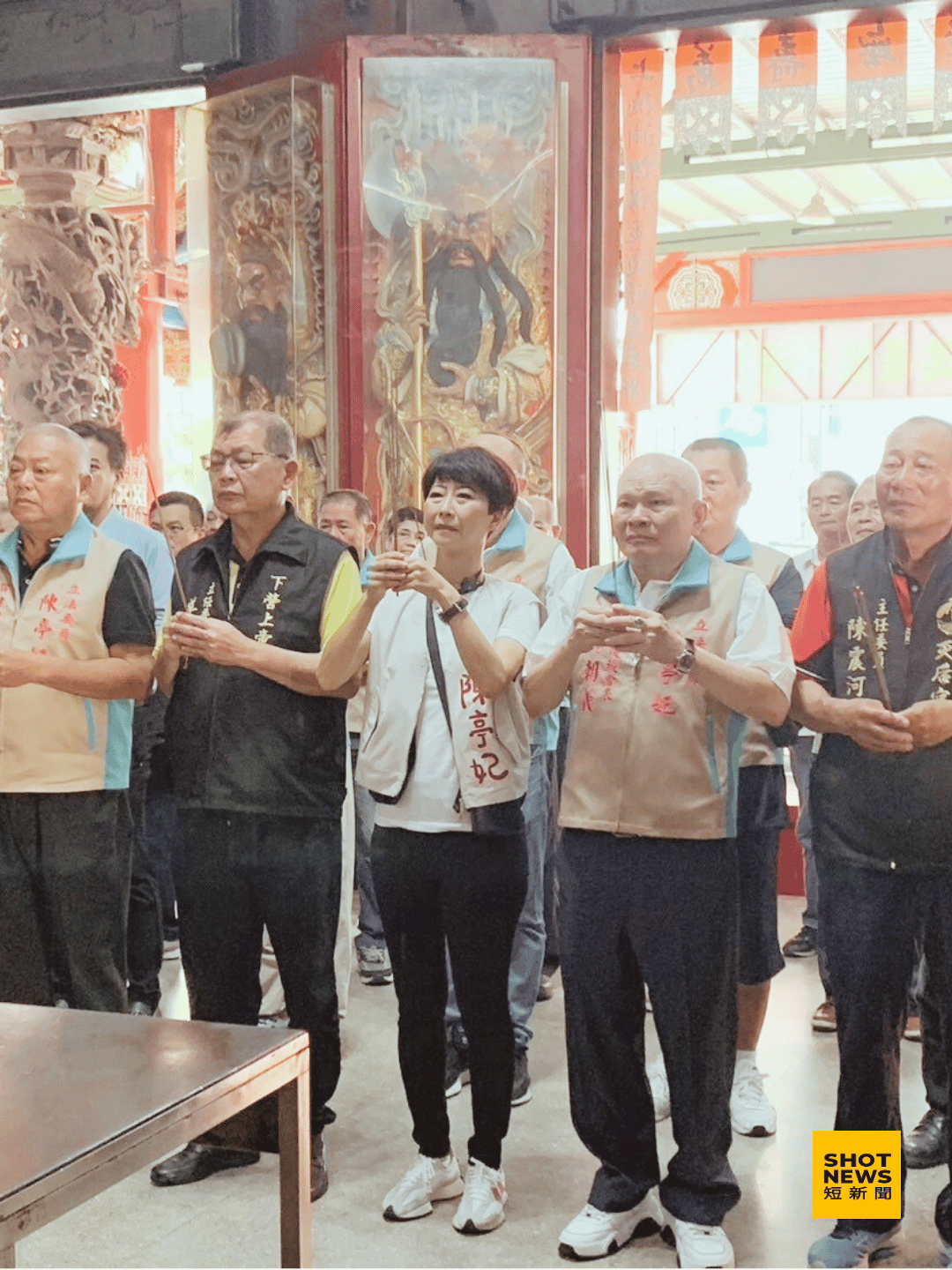 立法委員陳亭妃於下營上帝廟參拜，啟動傾聽之旅。(圖：陳亭妃臉書)