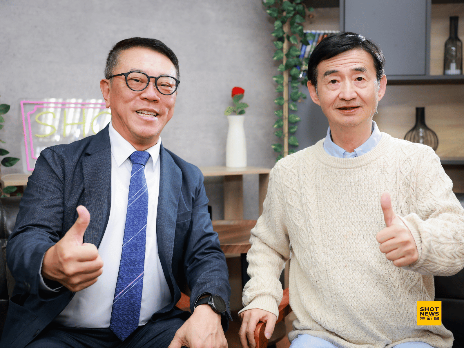 菲律賓台商總會長林登峰(左)與《短新聞》創辦人吳祥輝(右)。(劉祐龍攝影)